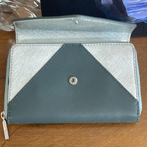 Not For Sale Tory Burch Metallic Envelope Wristlet - Picture 7 of 16